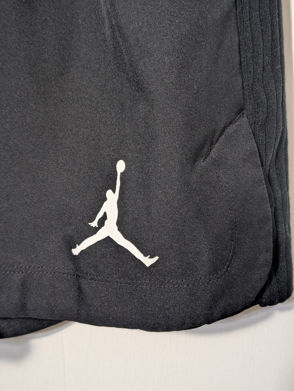 Men's Jordan Black Athletic Basketball Shorts with White Jumpman Size XL - Picture 5 of 9